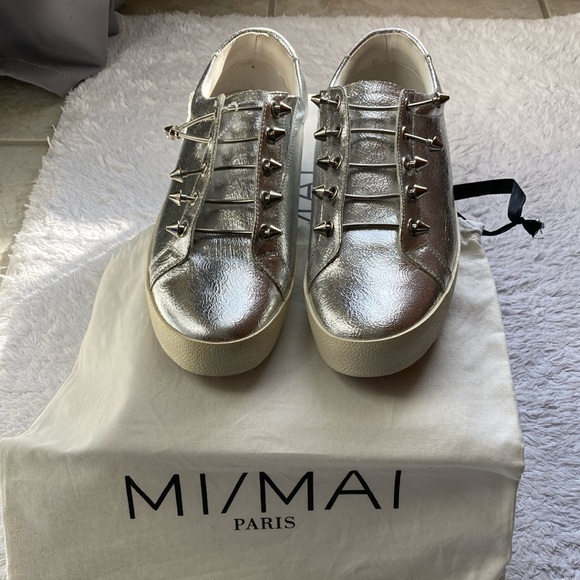 MI/MAI Paris Shoes - Silver Low-Top Sneakers with Metallic Finish
